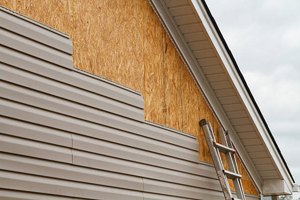 Professional Siding Inspection technician working in La Jose, PA